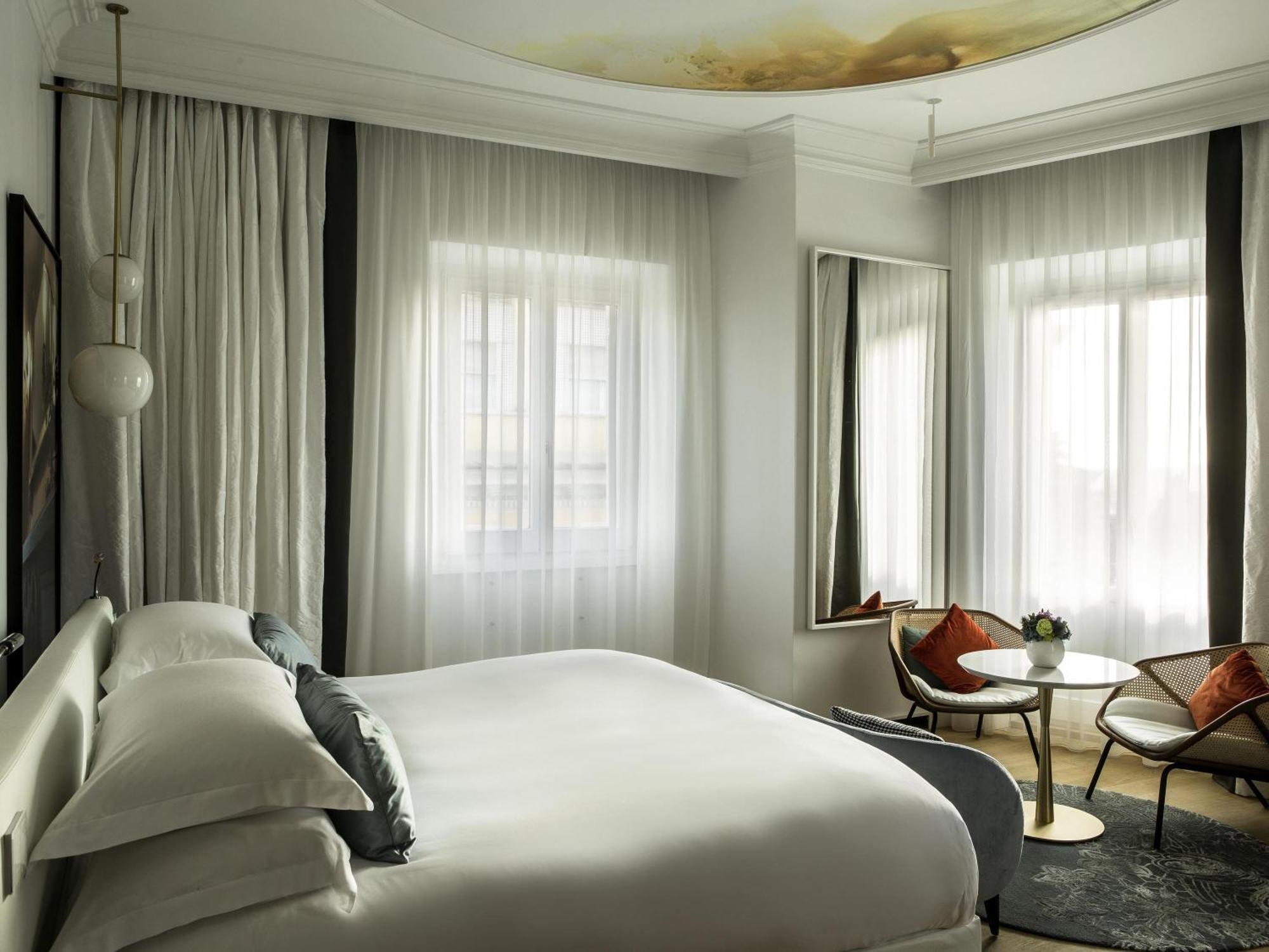 Premium Luxury Room,1716986757:JPEG